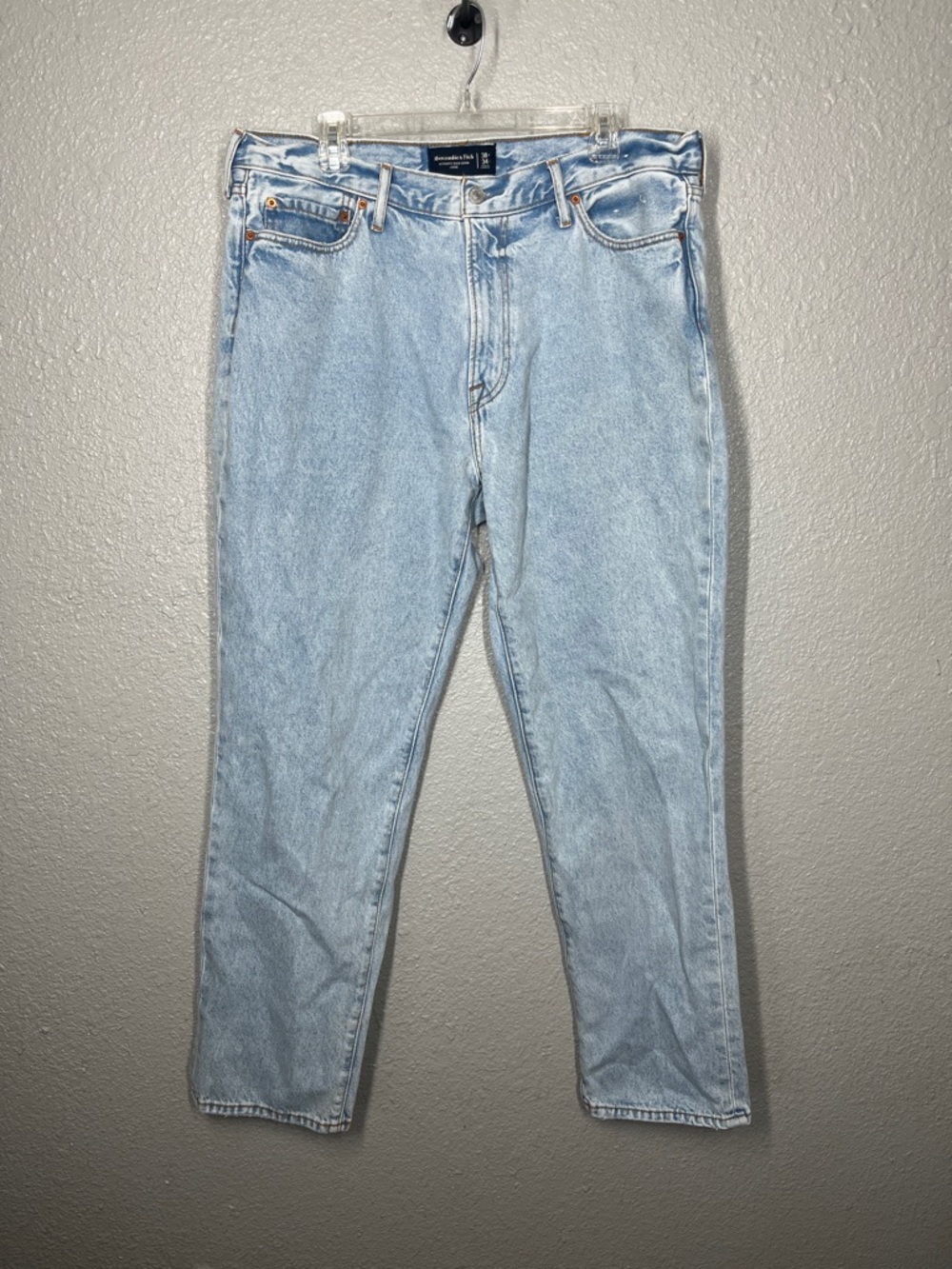 Abercrombie Authentic Rigid Denim Loose fit Light Wash 38 x 34 Mens Jeans